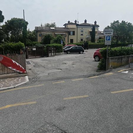 Appartamento A Peschiera Del Garda Con Piscina Exteriér fotografie