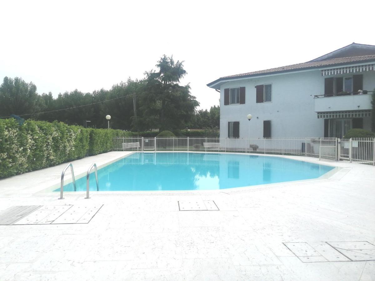 Appartamento A Peschiera Del Garda Con Piscina Exteriér fotografie