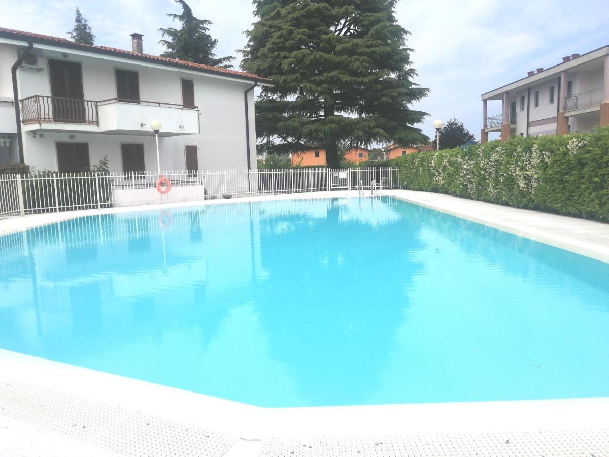 Appartamento A Peschiera Del Garda Con Piscina Exteriér fotografie